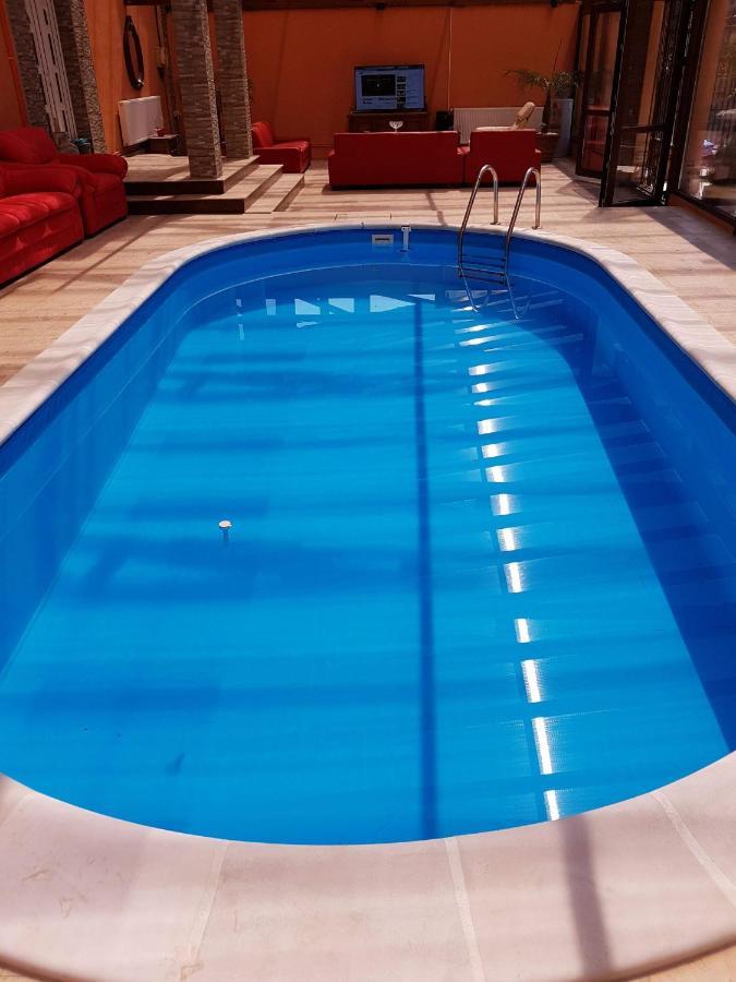Casa Piri Hotell Anina Eksteriør bilde