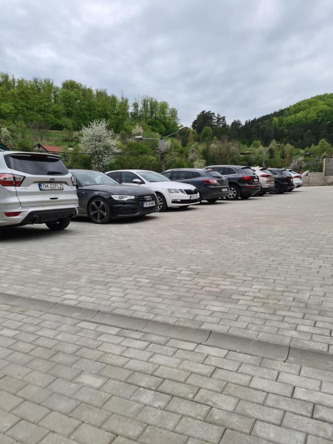 Casa Piri Hotell Anina Eksteriør bilde