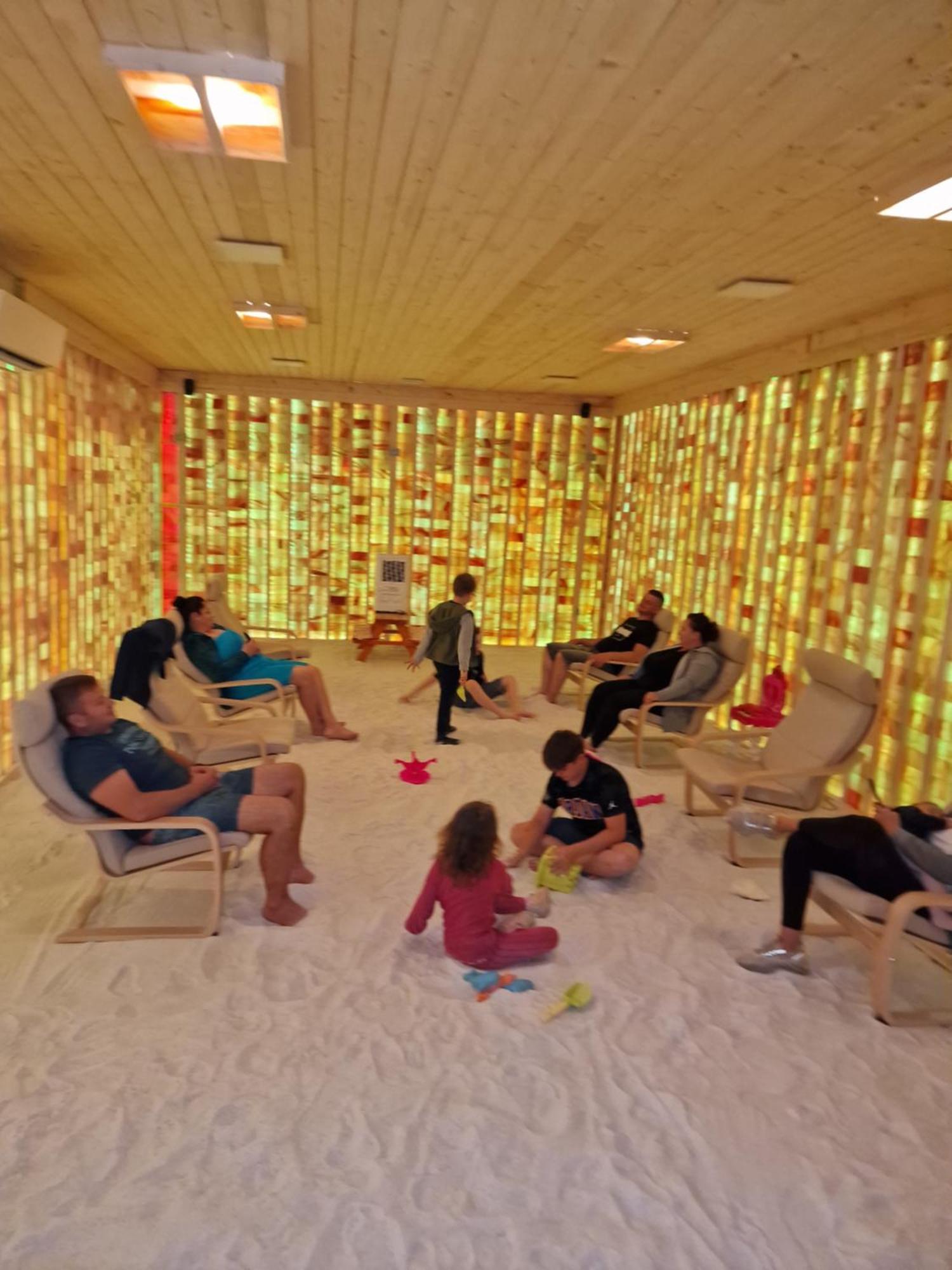 Casa Piri Hotell Anina Eksteriør bilde