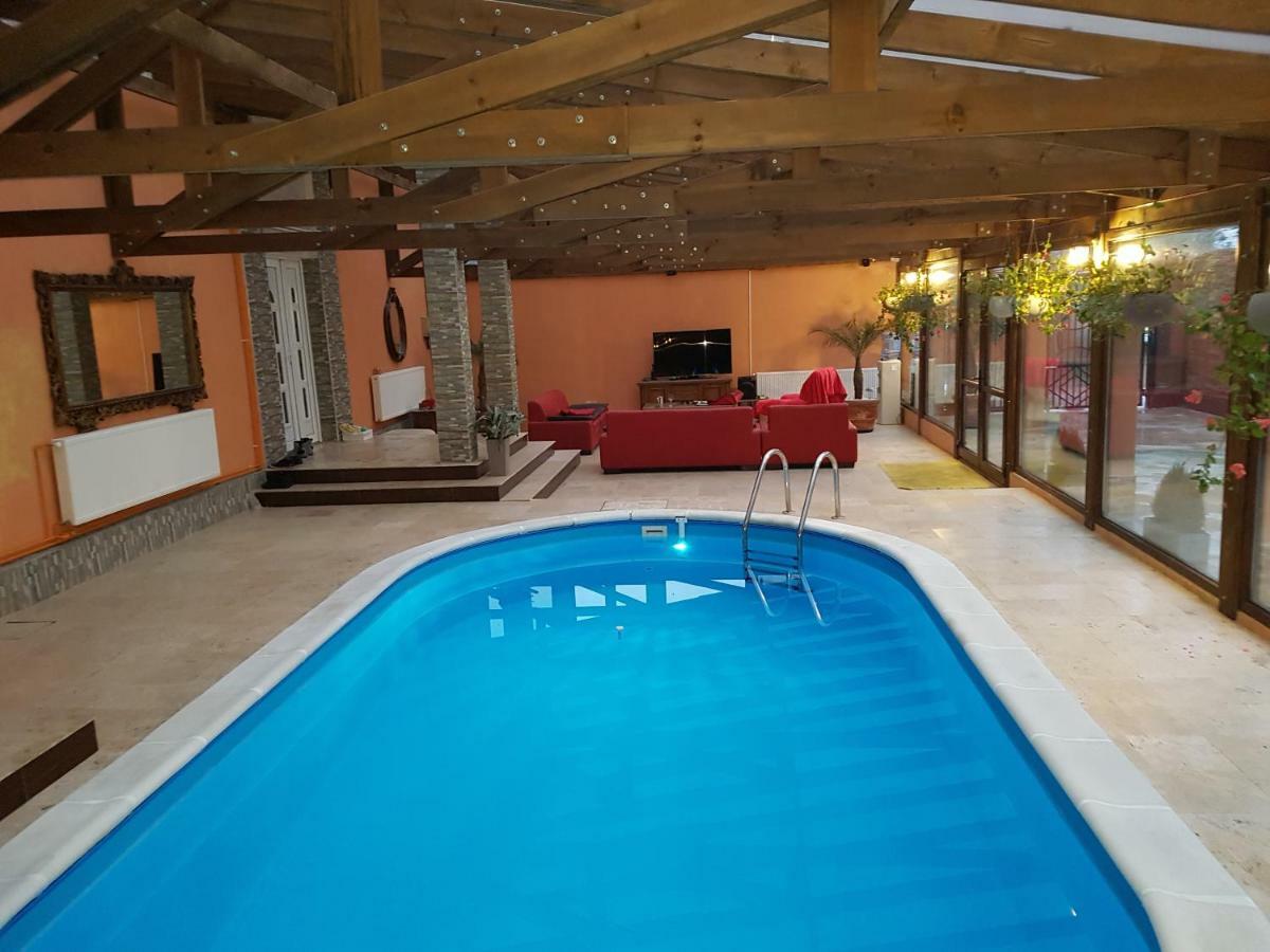 Casa Piri Hotell Anina Eksteriør bilde