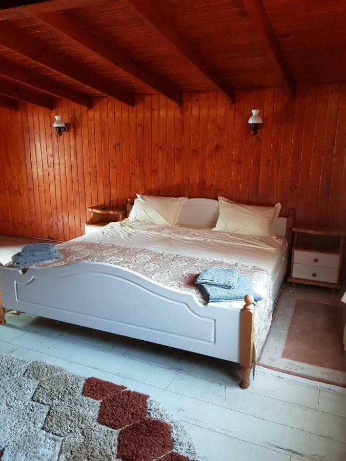 Casa Piri Hotell Anina Eksteriør bilde